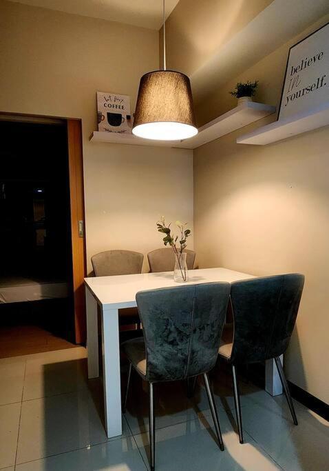 Casa Antonio At Uptown Parksuites Tower One Bgc Маніла Екстер'єр фото